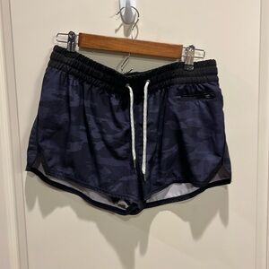 Vuori camo black and grey shorts size large